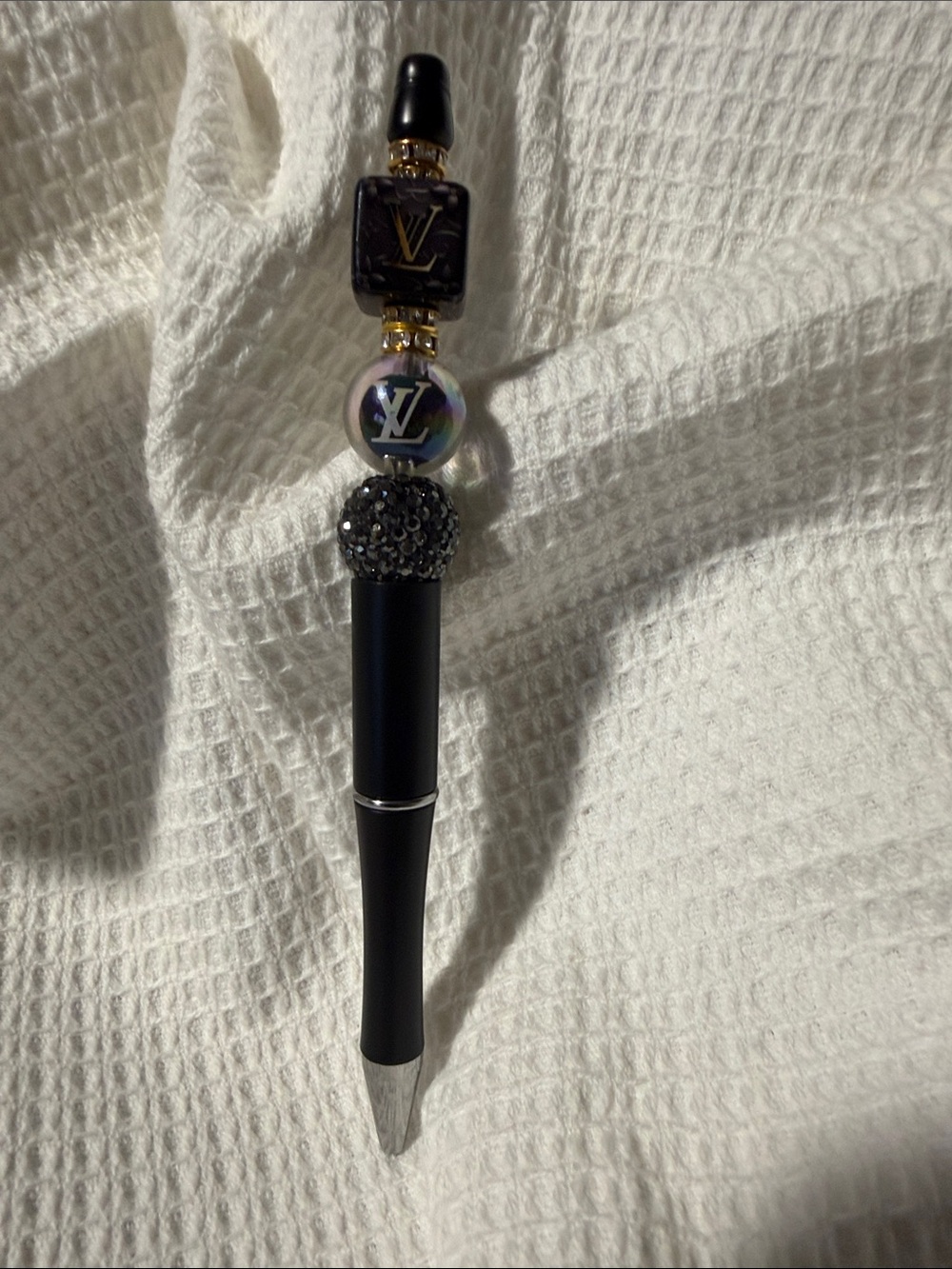 🏵️Handmade Black Beaded Pen - Picture 4 of 5